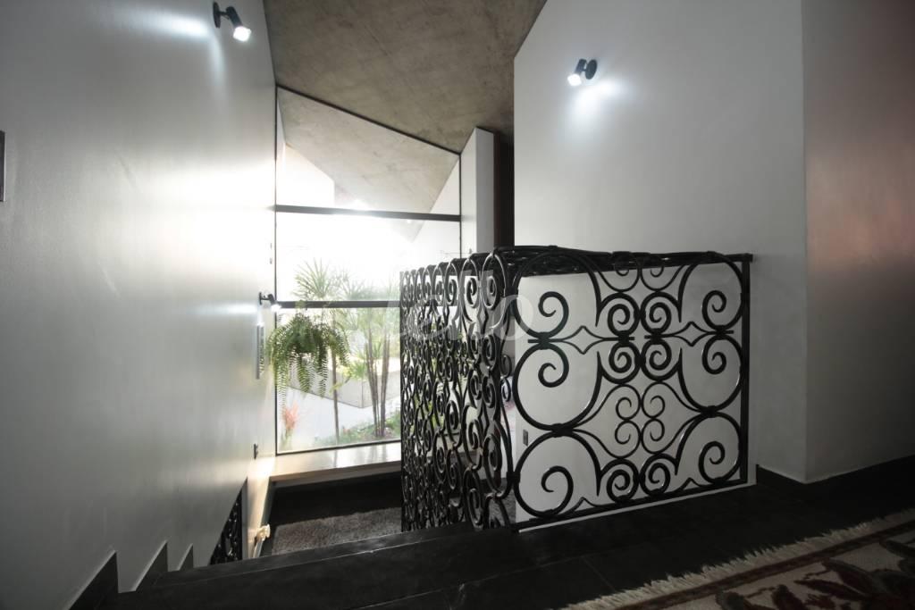 ESCADA INTERNA de Casa à venda, assobradada com 550 m², 5 quartos e 4 vagas em Vila Madalena - São Paulo