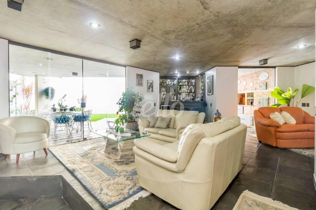 SALA de Casa à venda, assobradada com 550 m², 5 quartos e 4 vagas em Vila Madalena - São Paulo