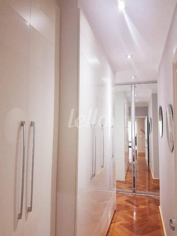 CLOSET SUÍTE MASTER de Apartamento à venda, Padrão com 297 m², 3 quartos e 6 vagas em Tatuapé - São Paulo