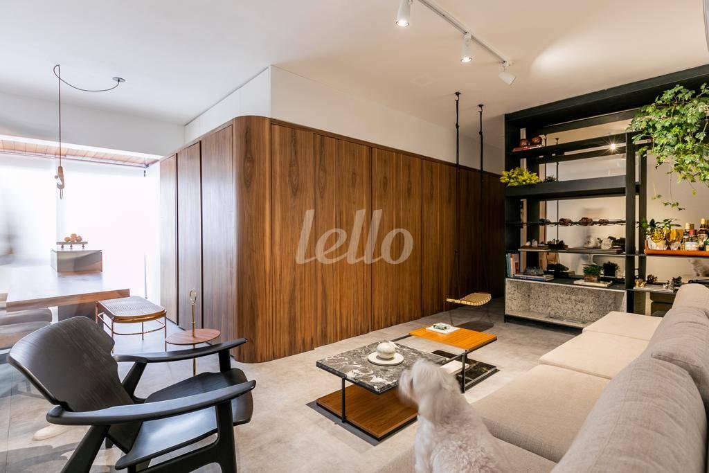 SALA DE ESTAR de Apartamento à venda, Flat com 63 m², 2 quartos e 2 vagas em Jardins - São Paulo