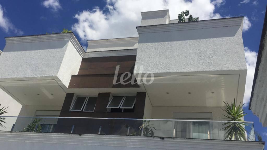 FACHADA de Casa à venda, sobrado com 420 m², 3 quartos e 4 vagas em Cerâmica - São Caetano do Sul
