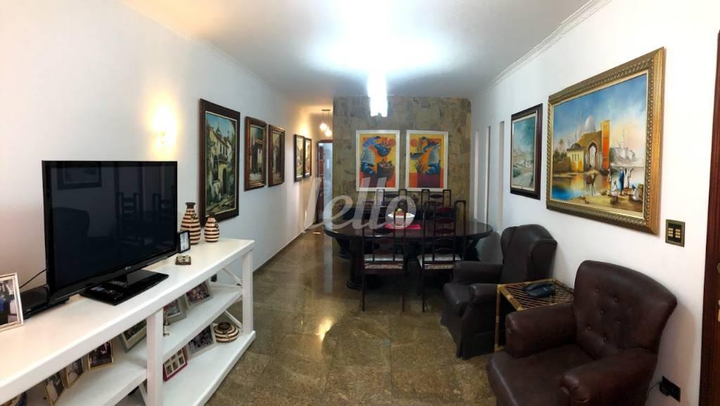 SALA DOIS AMBIENTES de Casa à venda, sobrado com 230 m², 3 quartos e 6 vagas em Vila Carrão - São Paulo