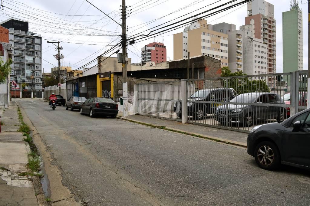RUA de Área / Terreno à venda, Padrão com 732 m², e em Vila Anglo Brasileira - São Paulo