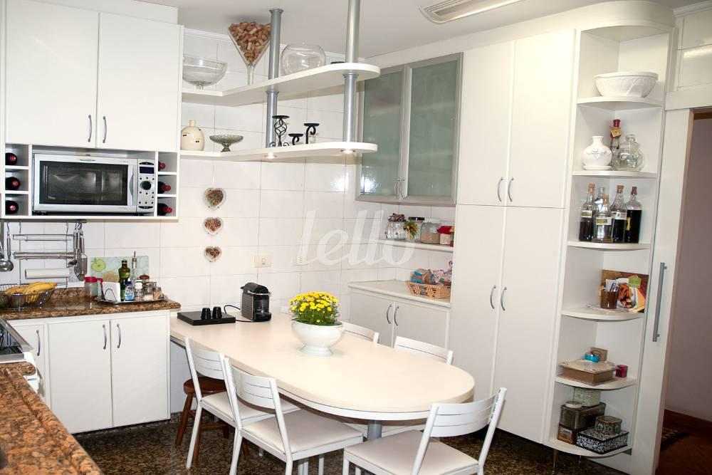 COZINHA de Apartamento à venda, Padrão com 143 m², 3 quartos e 3 vagas em Santana - São Paulo