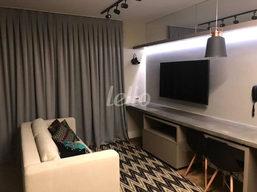 SALA de Apartamento para alugar, Padrão com 33 m², 1 quarto e 1 vaga em Santo Amaro - São Paulo
