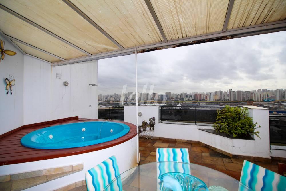 VARANDA COM HIDRO de Apartamento à venda, cobertura - Padrão com 103 m², 1 quarto e 2 vagas em Parque da Mooca - São Paulo