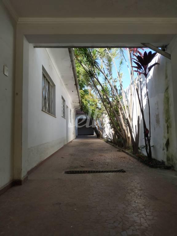 - GARAGEM de Casa à venda, térrea com 211 m², 4 quartos e 10 vagas em Ipiranga - São Paulo