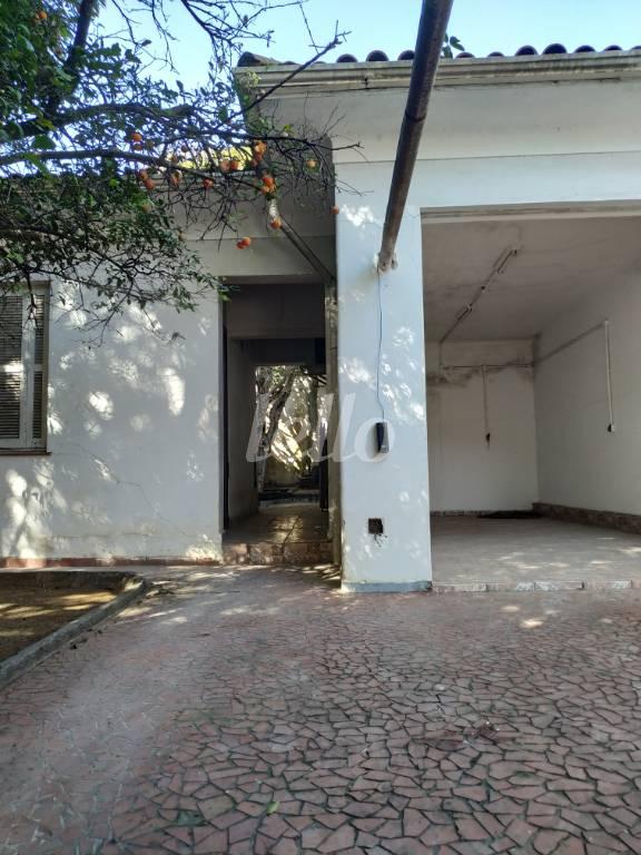 GARAGEM COBERTA de Casa à venda, térrea com 211 m², 4 quartos e 10 vagas em Ipiranga - São Paulo