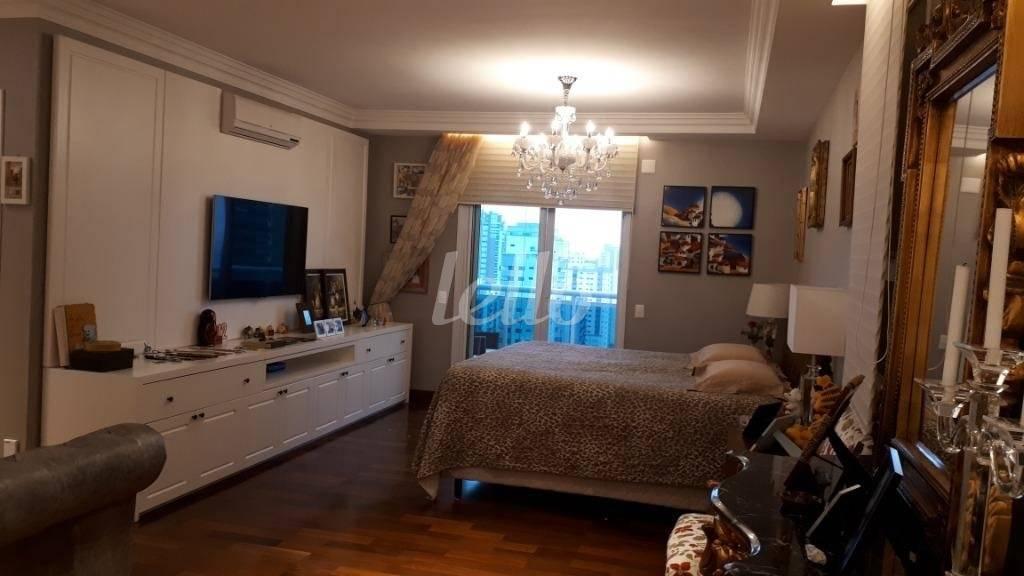 SUÍTE MASTER de Apartamento à venda, Padrão com 326 m², 4 quartos e 6 vagas em Vila Regente Feijó - São Paulo