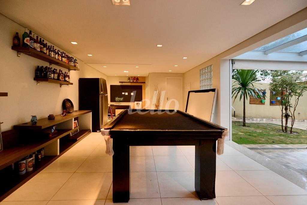 SALA DE JOGOS de Casa à venda, sobrado com 390 m², 3 quartos e 2 vagas em Vila Paulicéia - São Paulo