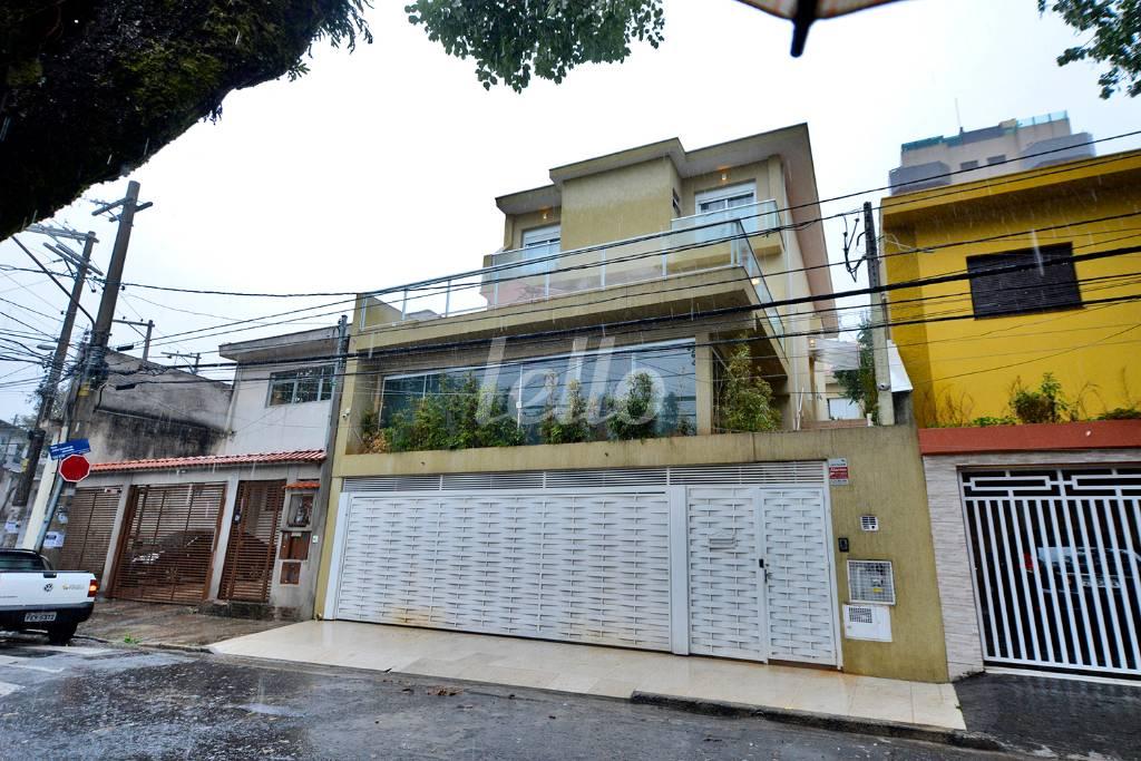 FACHADA de Casa à venda, sobrado com 390 m², 3 quartos e 2 vagas em Vila Paulicéia - São Paulo
