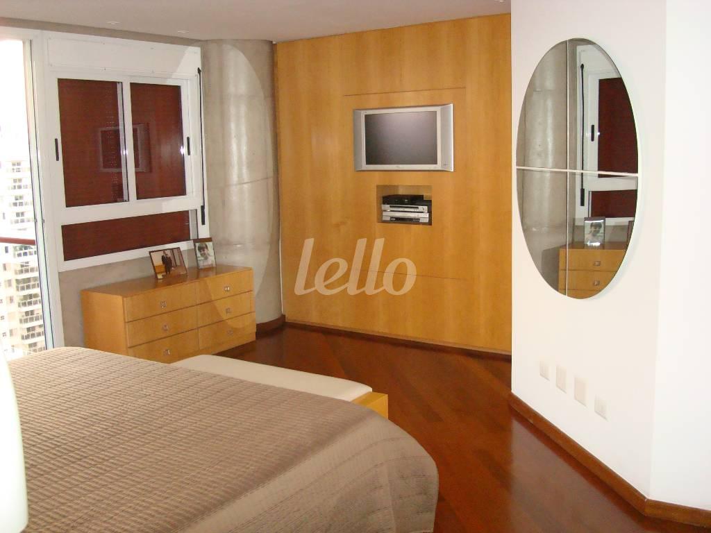 SUÍTE de Apartamento à venda, Duplex com 550 m², 4 quartos e 6 vagas em Jardim - Santo André