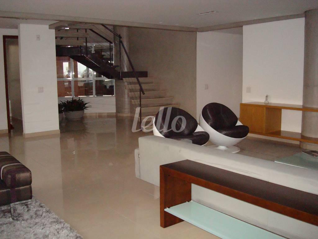 SALA DE ESTAR de Apartamento à venda, Duplex com 550 m², 4 quartos e 6 vagas em Jardim - Santo André
