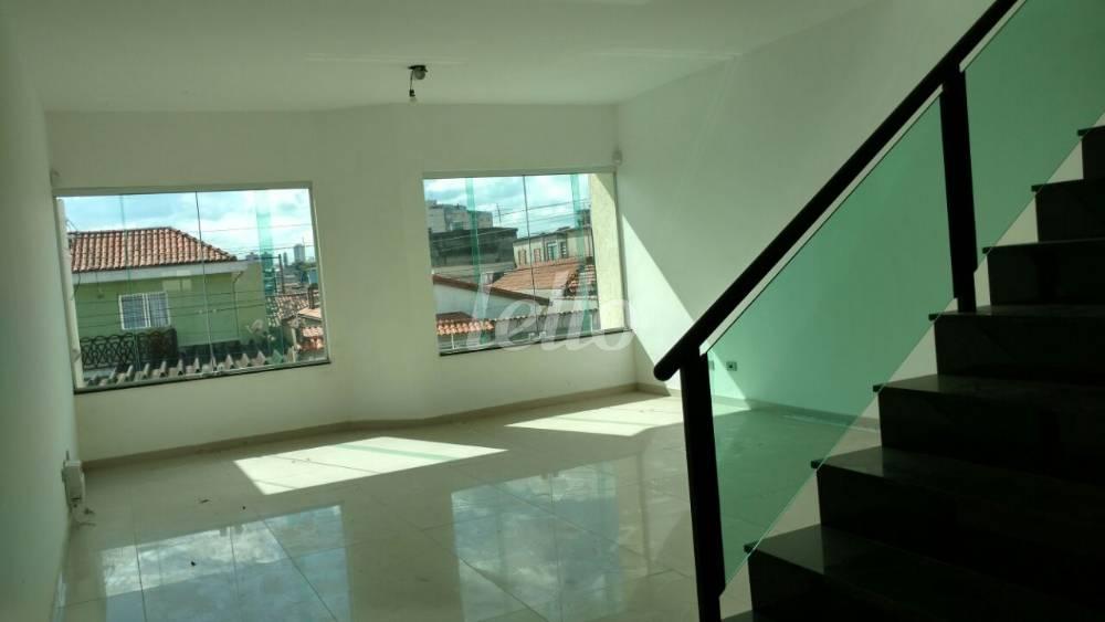 SALA DOIS AMBIENTES de Casa à venda, sobrado com 139 m², 3 quartos e 4 vagas em Jardim Teresa - São Paulo