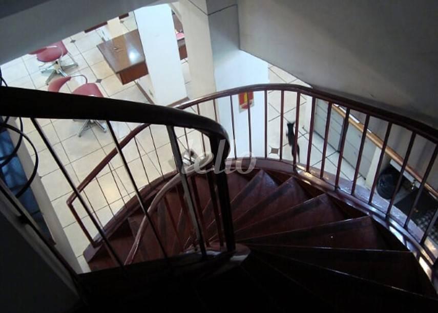 ESCADA de Casa à venda, sobrado com 503 m², 4 quartos e 3 vagas em Vila Clementino - São Paulo