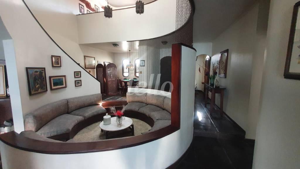SALA REDONDA de Casa à venda, sobrado com 304 m², 4 quartos e 4 vagas em Indianópolis - São Paulo