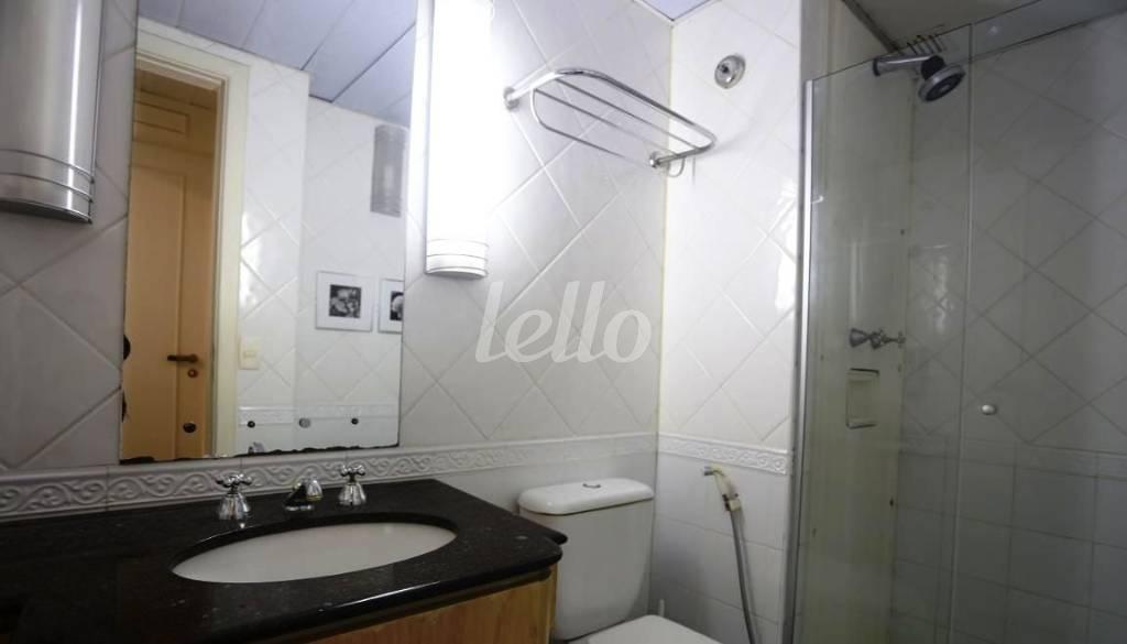 BANHEIRO de Apartamento para alugar, Padrão com 38 m², 1 quarto e 1 vaga em Jardim Paulista - São Paulo