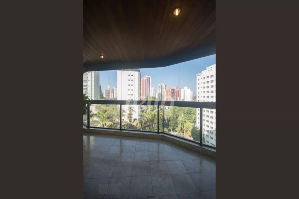 SACADA de Apartamento à venda, Padrão com 150 m², 4 quartos e 2 vagas em Vila Alexandria - São Paulo