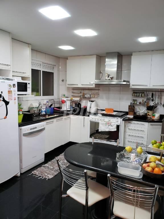 COZINHA de Apartamento à venda, Padrão com 142 m², 3 quartos e 3 vagas em Vila Regente Feijó - São Paulo