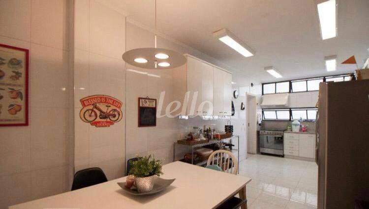 COZINHA de Apartamento à venda, Padrão com 250 m², 5 quartos e 2 vagas em Santa Cecília - São Paulo