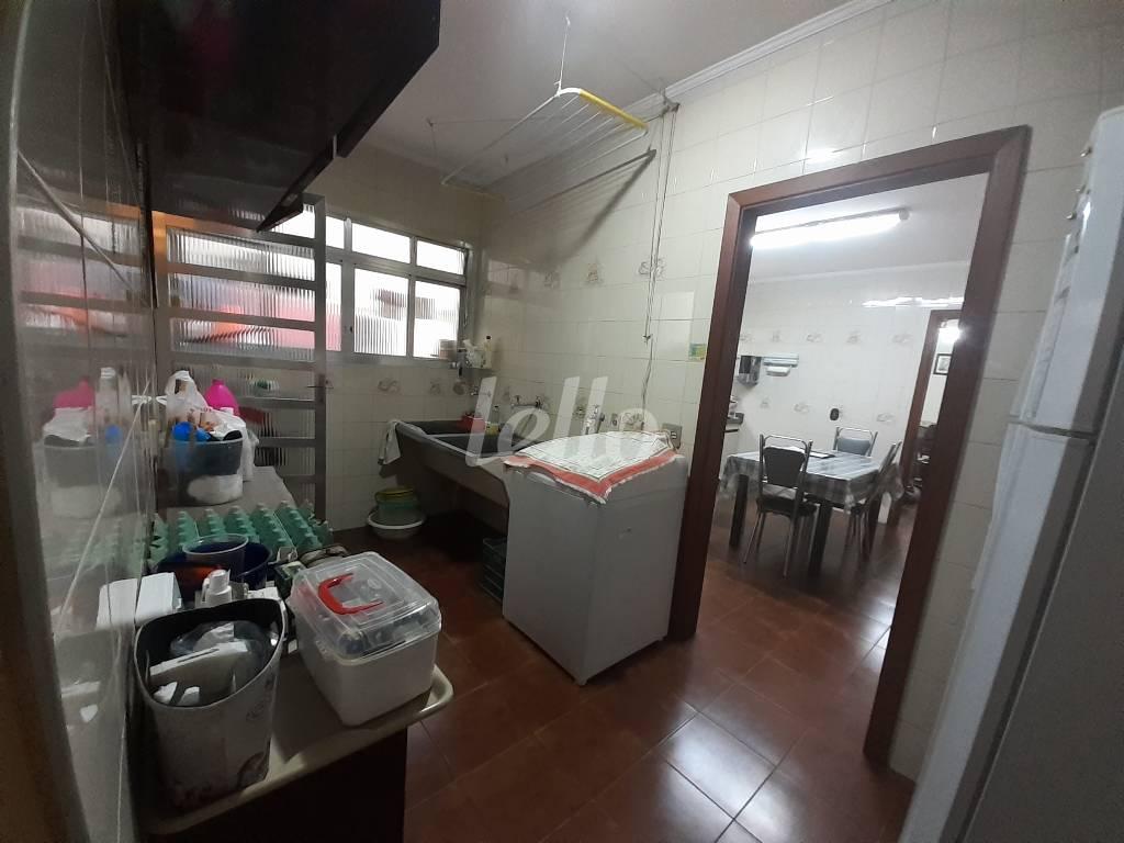 ÁREA DE SERVIÇO de Casa à venda, sobrado com 300 m², 4 quartos e 4 vagas em Vila Ipojuca - São Paulo