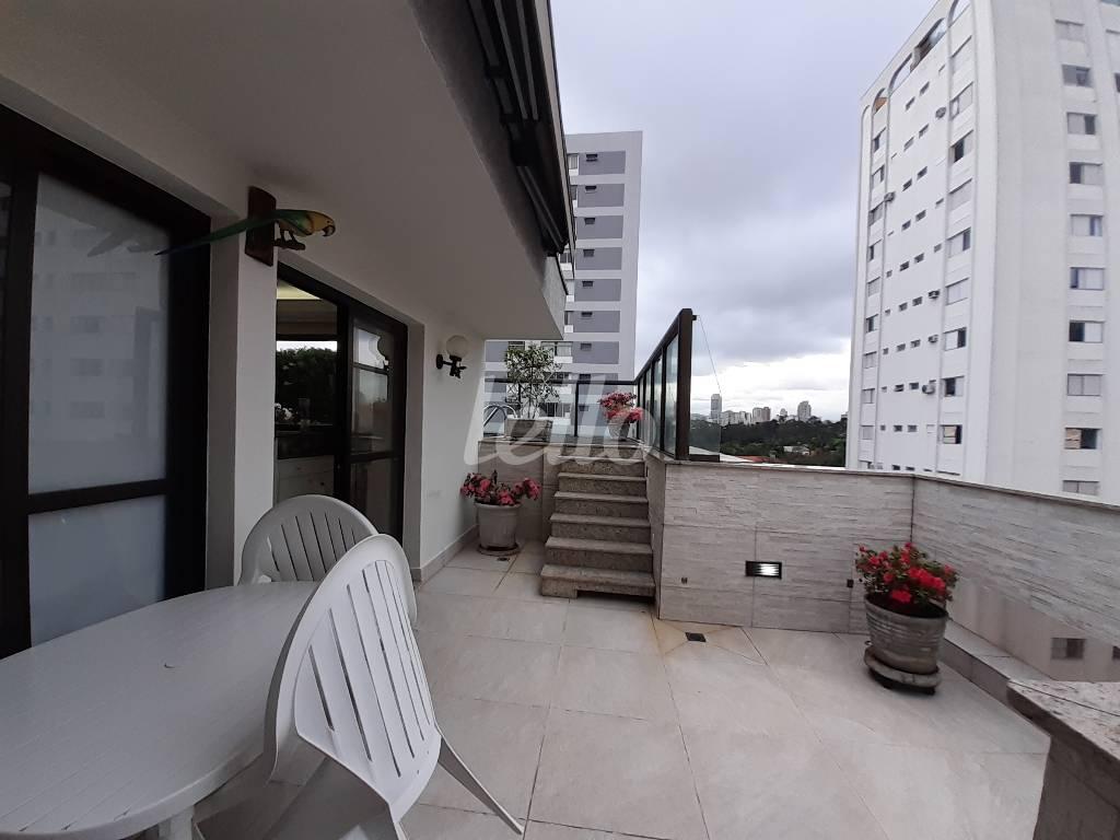 TERRAÇO EXTERNO de Apartamento à venda, cobertura - Padrão com 166 m², 4 quartos e 3 vagas em Pinheiros - São Paulo