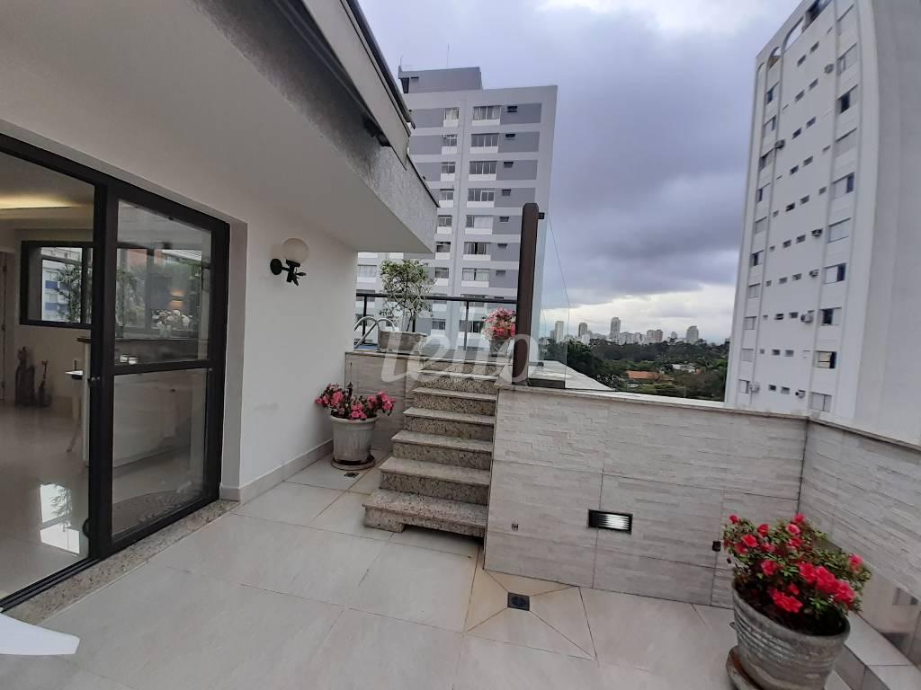 TERRAÇO EXTERNO de Apartamento à venda, cobertura - Padrão com 166 m², 4 quartos e 3 vagas em Pinheiros - São Paulo