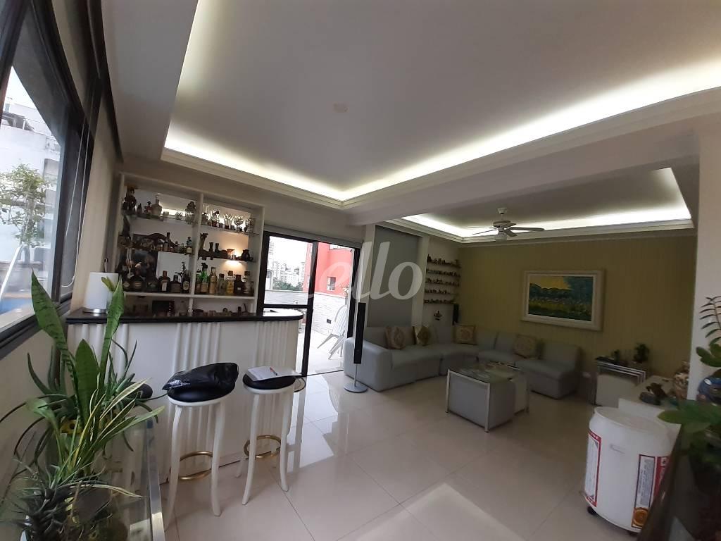SALA NO ANDAR SUPERIOR de Apartamento à venda, cobertura - Padrão com 166 m², 4 quartos e 3 vagas em Pinheiros - São Paulo
