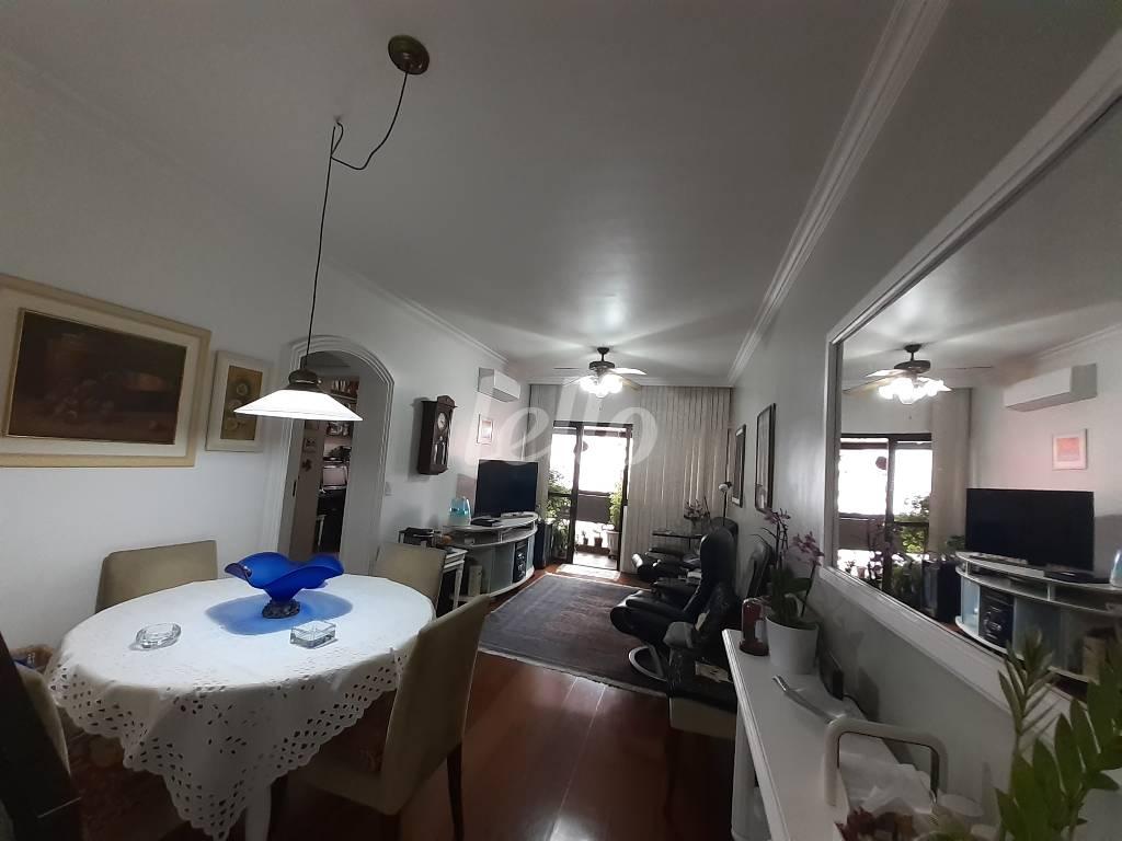 SALA NO PISO INFERIOR de Apartamento à venda, cobertura - Padrão com 166 m², 4 quartos e 3 vagas em Pinheiros - São Paulo