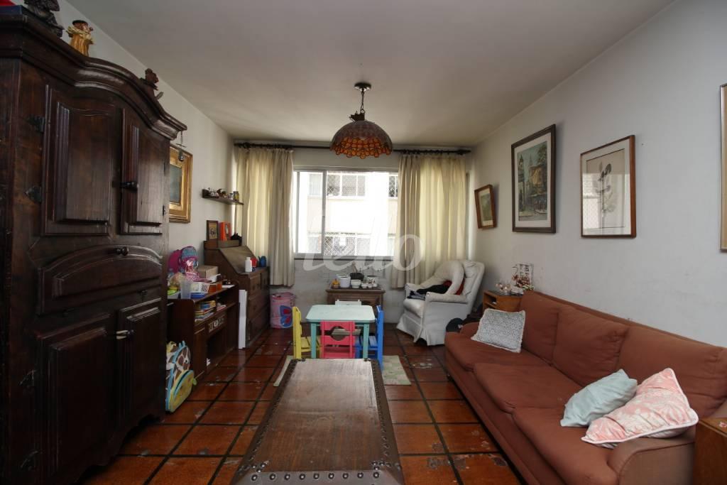 SALA DOIS AMBIENTES de Apartamento à venda, Padrão com 130 m², 3 quartos e 1 vaga em Jardim Paulista - São Paulo