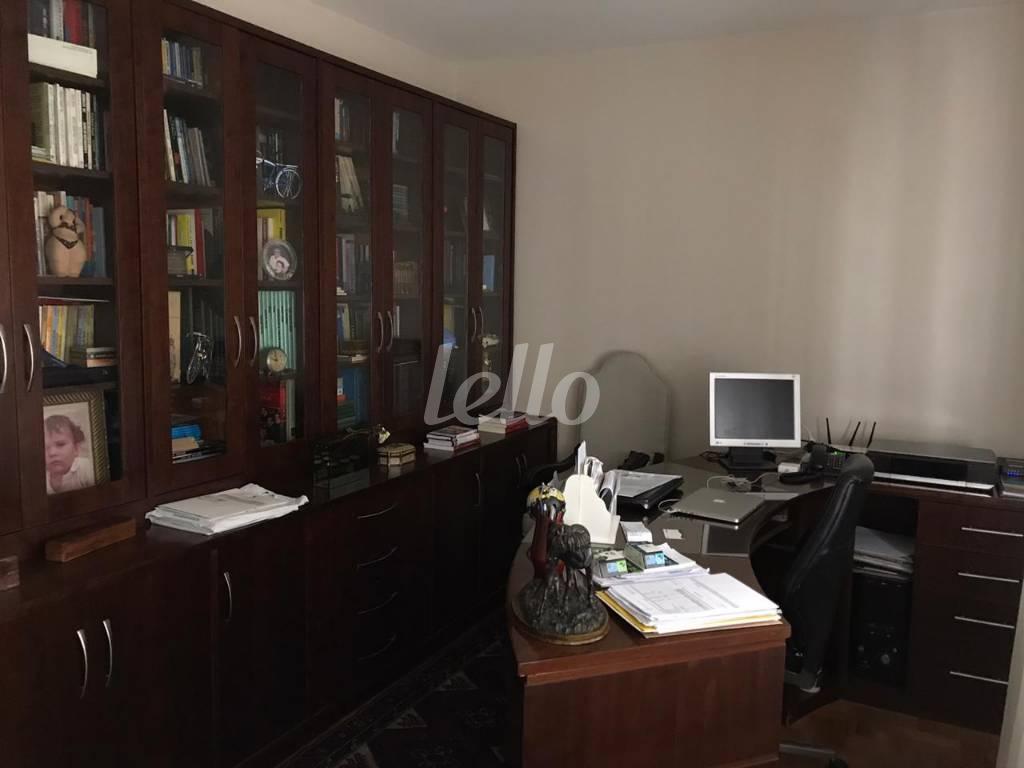 ESCRITÓRIO de Apartamento à venda, Padrão com 250 m², 4 quartos e 2 vagas em Higienópolis - São Paulo