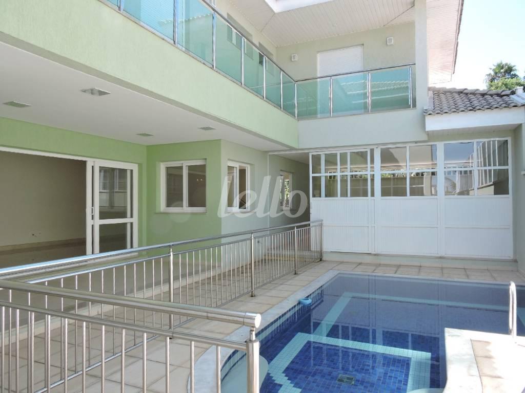 QUINTAL de Casa à venda, sobrado com 400 m², 4 quartos e 4 vagas em Anhangabaú - Jundiaí