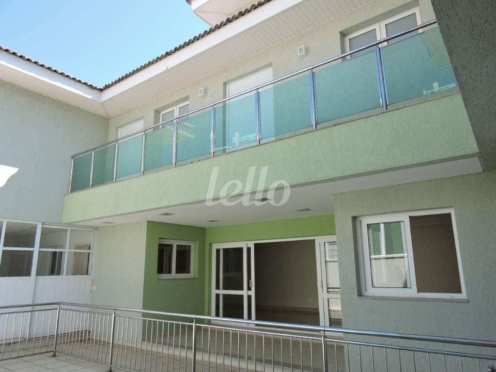 FUNDOS de Casa à venda, sobrado com 400 m², 4 quartos e 4 vagas em Anhangabaú - Jundiaí