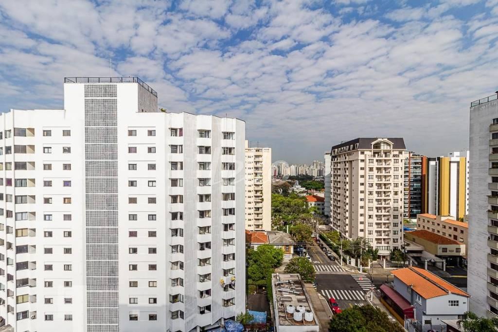 VISTA SACADA de Apartamento à venda, Padrão com 33 m², 1 quarto e 1 vaga em Indianópolis - São Paulo