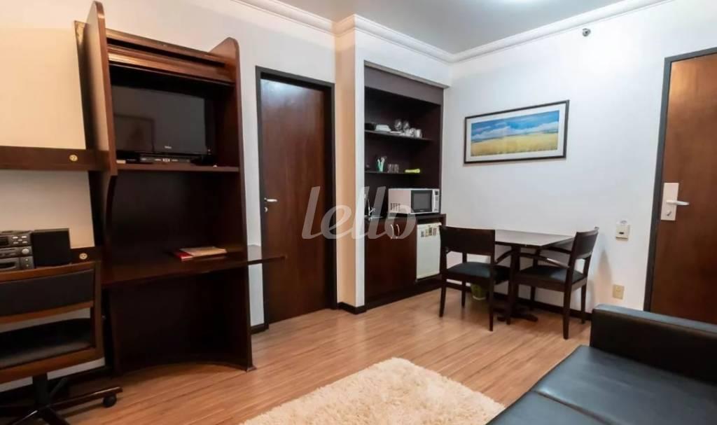 SALA de Apartamento à venda, Padrão com 33 m², 1 quarto e 1 vaga em Indianópolis - São Paulo