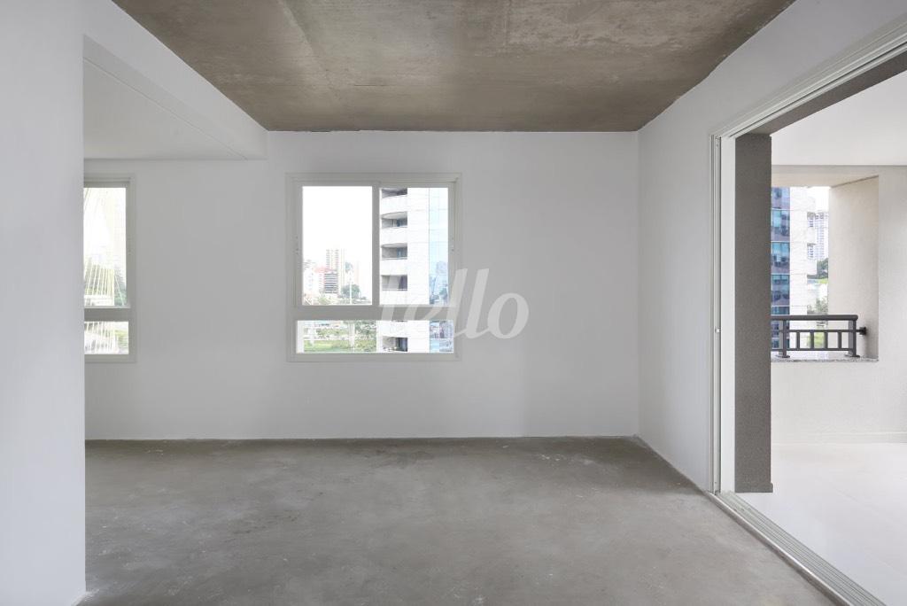 SALA de Apartamento à venda, Padrão com 61 m², 1 quarto e 1 vaga em Cidade Monções - São Paulo
