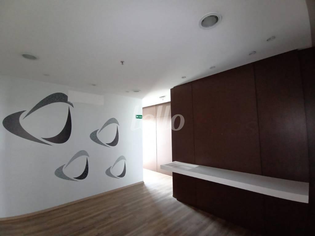 RECEPÇÃO de Sala / Conjunto para alugar, Padrão com 130 m², e 2 vagas em Aclimação - São Paulo