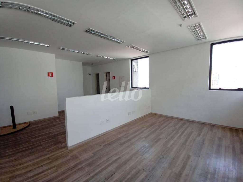 SALA de Sala / Conjunto para alugar, Padrão com 130 m², e 2 vagas em Aclimação - São Paulo