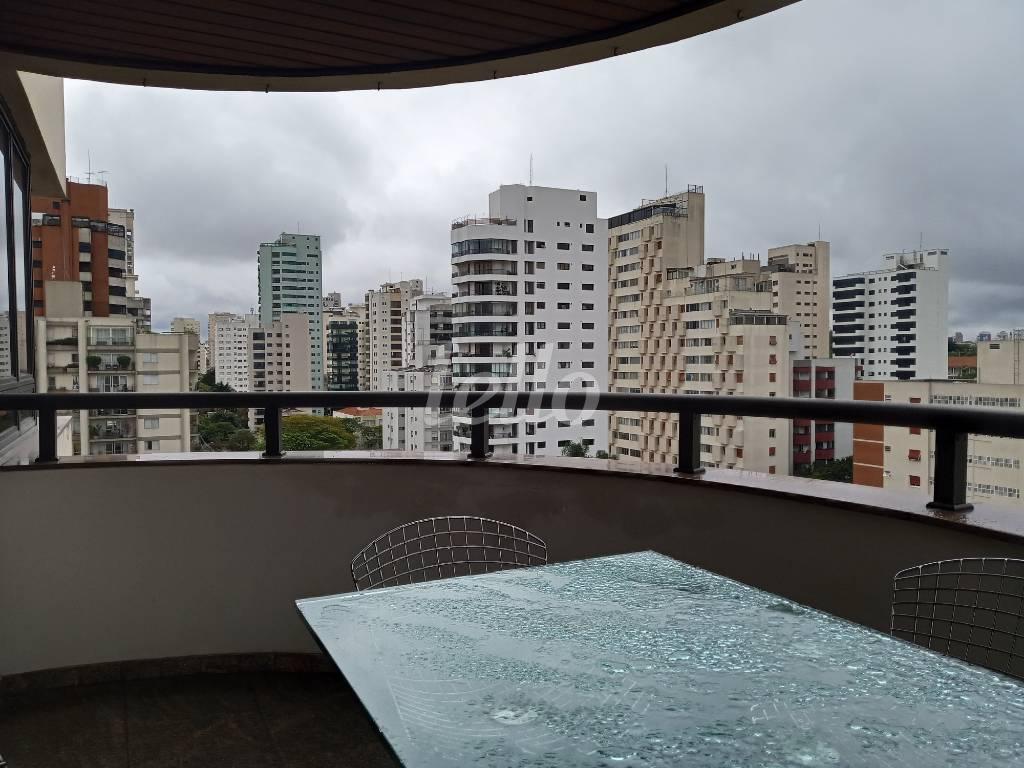 VARANDA de Apartamento à venda, Padrão com 220 m², 4 quartos e 3 vagas em Planalto Paulista - São Paulo