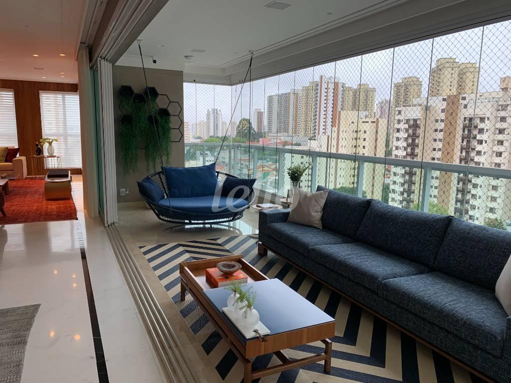 VARANDA de Apartamento à venda, Padrão com 425 m², 4 quartos e 7 vagas em Vila Gomes Cardim - São Paulo