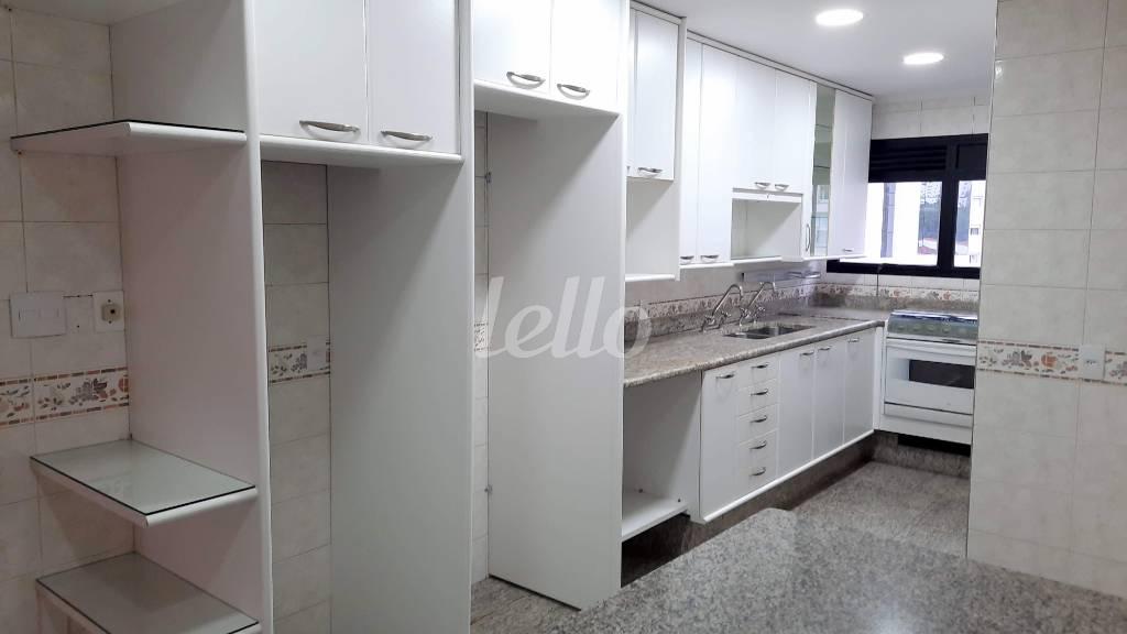 COZINHA de Apartamento à venda, Padrão com 187 m², 4 quartos e 3 vagas em Vila Regente Feijó - São Paulo