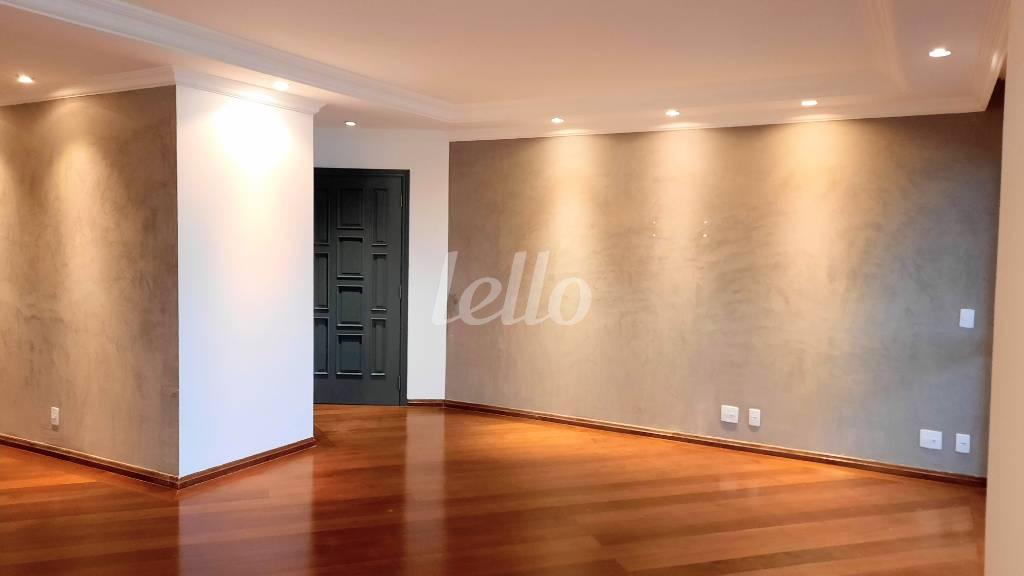 LIVING de Apartamento à venda, Padrão com 187 m², 4 quartos e 3 vagas em Vila Regente Feijó - São Paulo