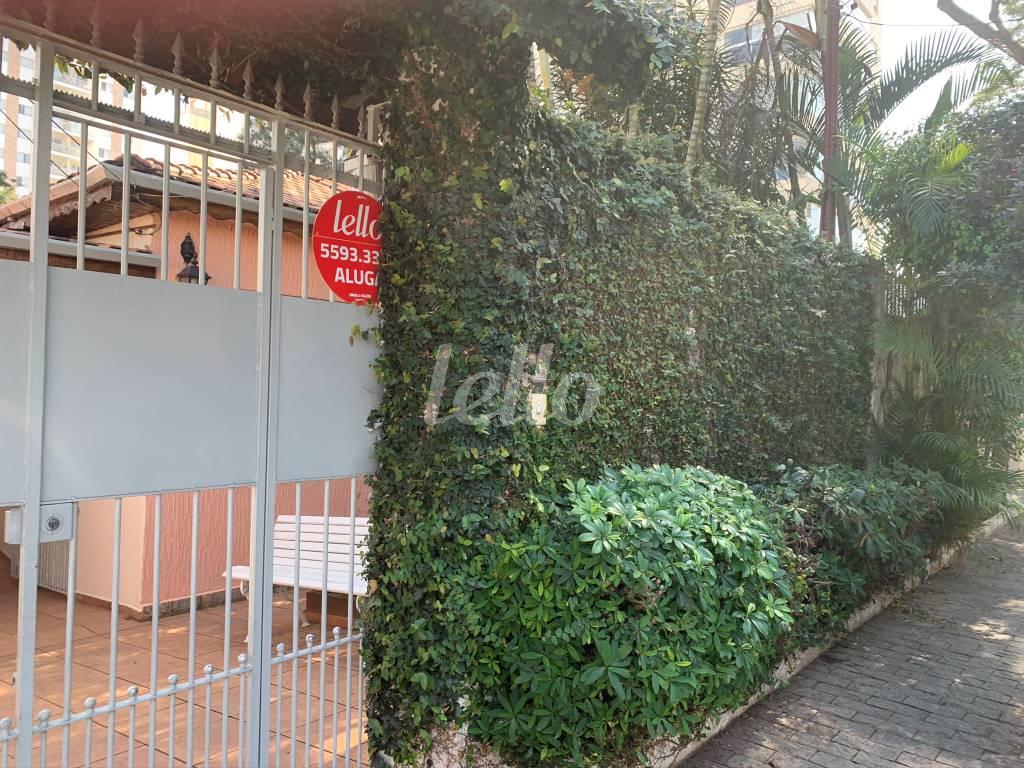 FACHADA de Casa à venda, térrea com 170 m², 2 quartos e 2 vagas em Vila Firmiano Pinto - São Paulo