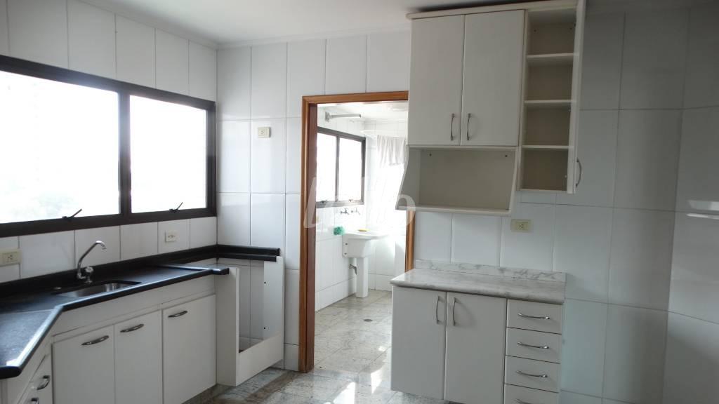COZINHA de Apartamento para alugar, Padrão com 80 m², 3 quartos e 4 vagas em Santa Teresinha - São Paulo
