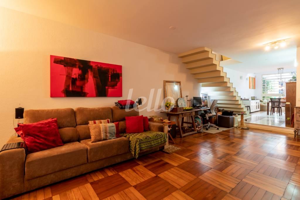 SALA DOIS AMBIENTES de Casa à venda, sobrado com 220 m², 2 quartos e 2 vagas em Brooklin Paulista - São Paulo