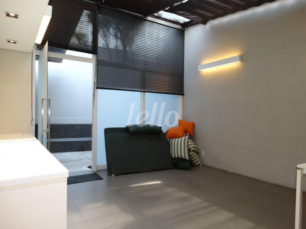 SALA TÉRREO de Casa para alugar, sobrado com 229 m², e 4 vagas em Jardim Paulistano - São Paulo
