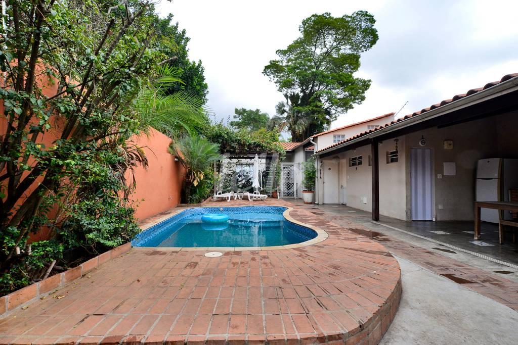 ÁREA EXTERNA de Casa à venda, sobrado com 428 m², 5 quartos e 3 vagas em Campo Belo - São Paulo