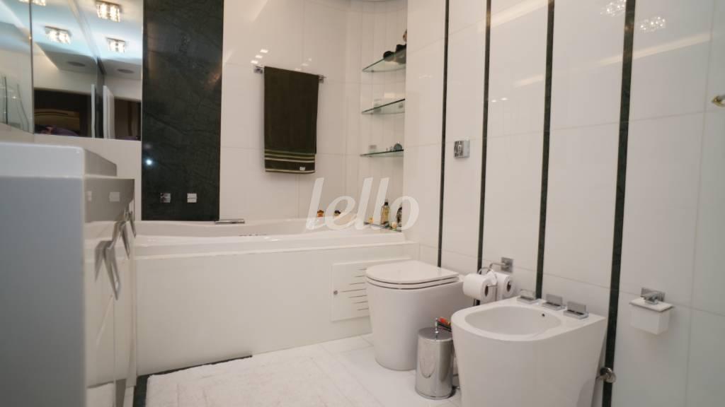 WC 2 SUÍTE MASTER de Casa à venda, sobrado com 392 m², 3 quartos e 5 vagas em Parque da Mooca - São Paulo