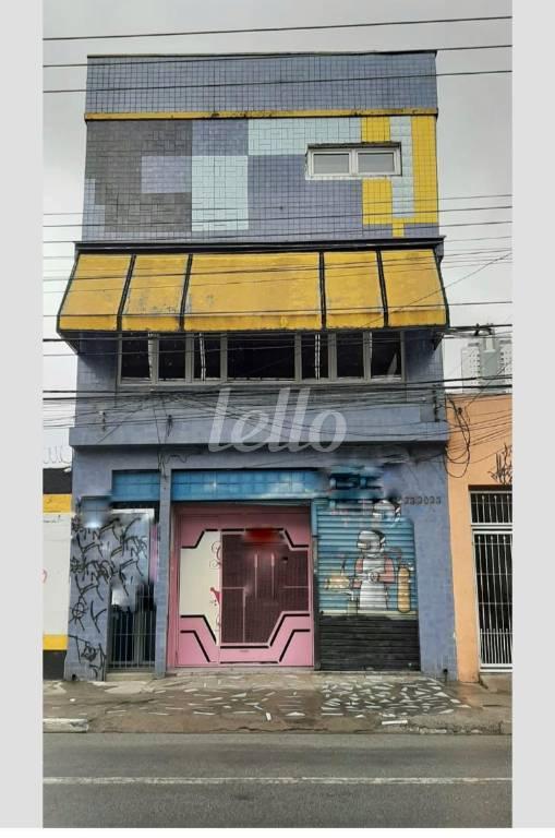 FACHADA de Casa à venda, sobrado com 433 m², 3 quartos e 3 vagas em Quarta Parada - São Paulo