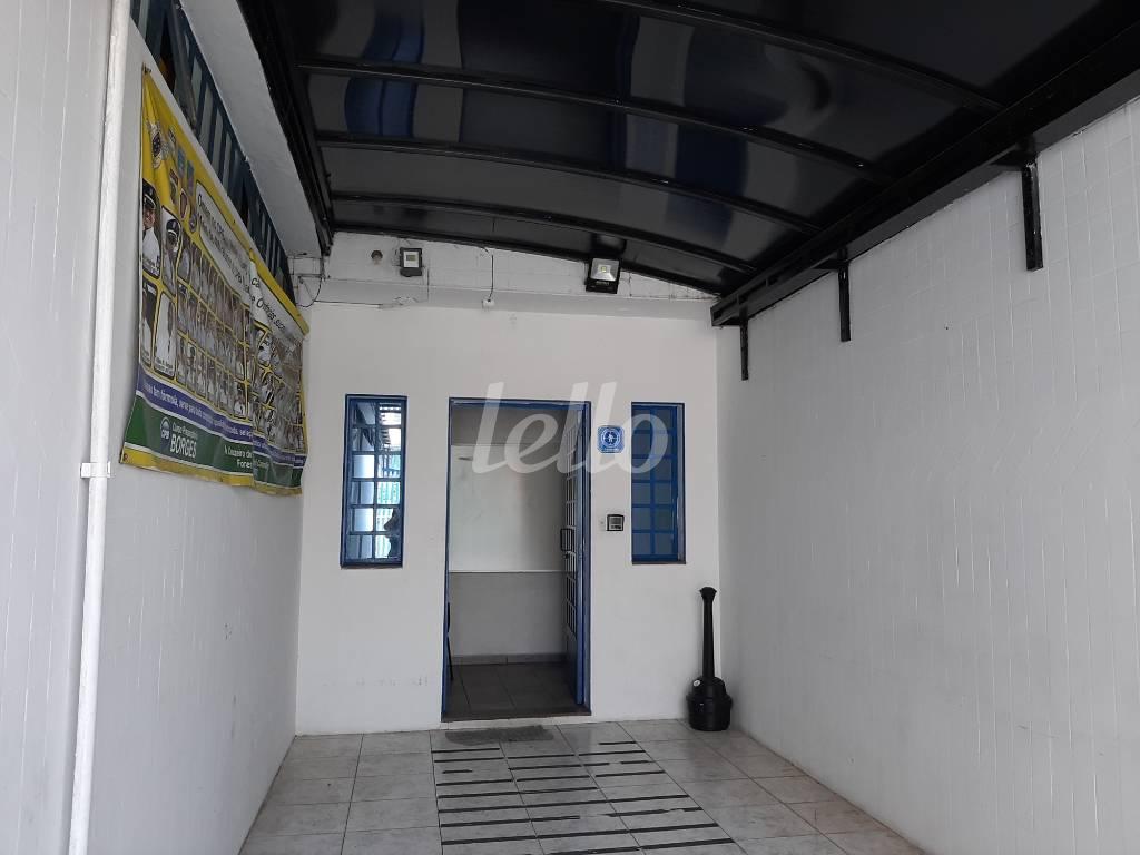 ACESSO LATERAL de Prédio Comercial à venda, Monousuário com 2120 m², e 30 vagas em Santana - São Paulo